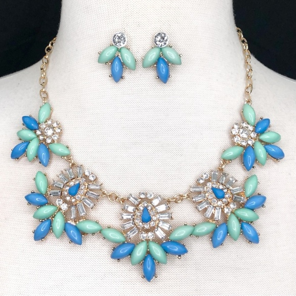 Blue Tones Gem Flair Necklace Earrings Set